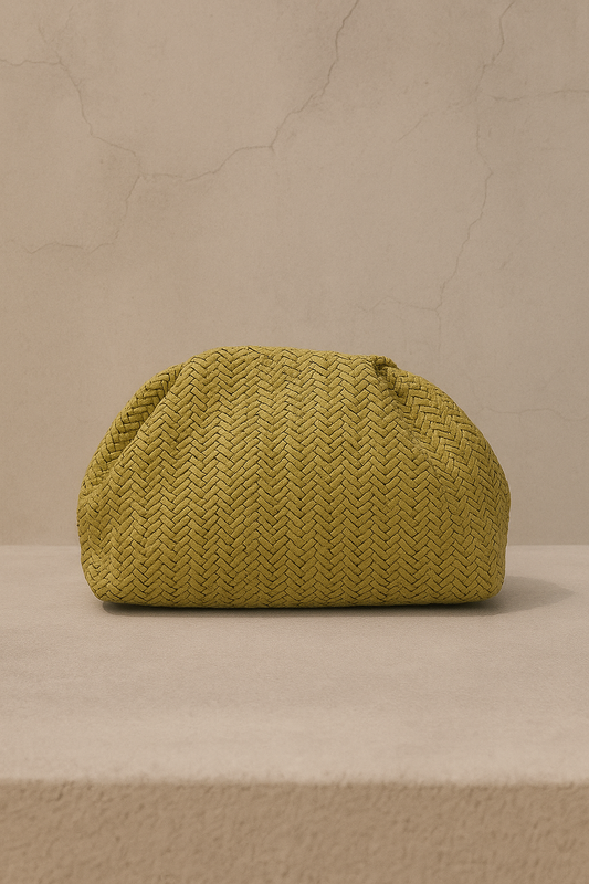 Bolso de mano de rafia en verde con dorado